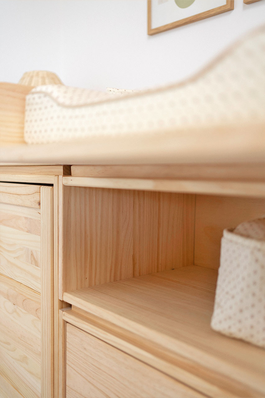 Imagen de ambiente 5 para:Mueble cambiador con almacenaje en madera maciza